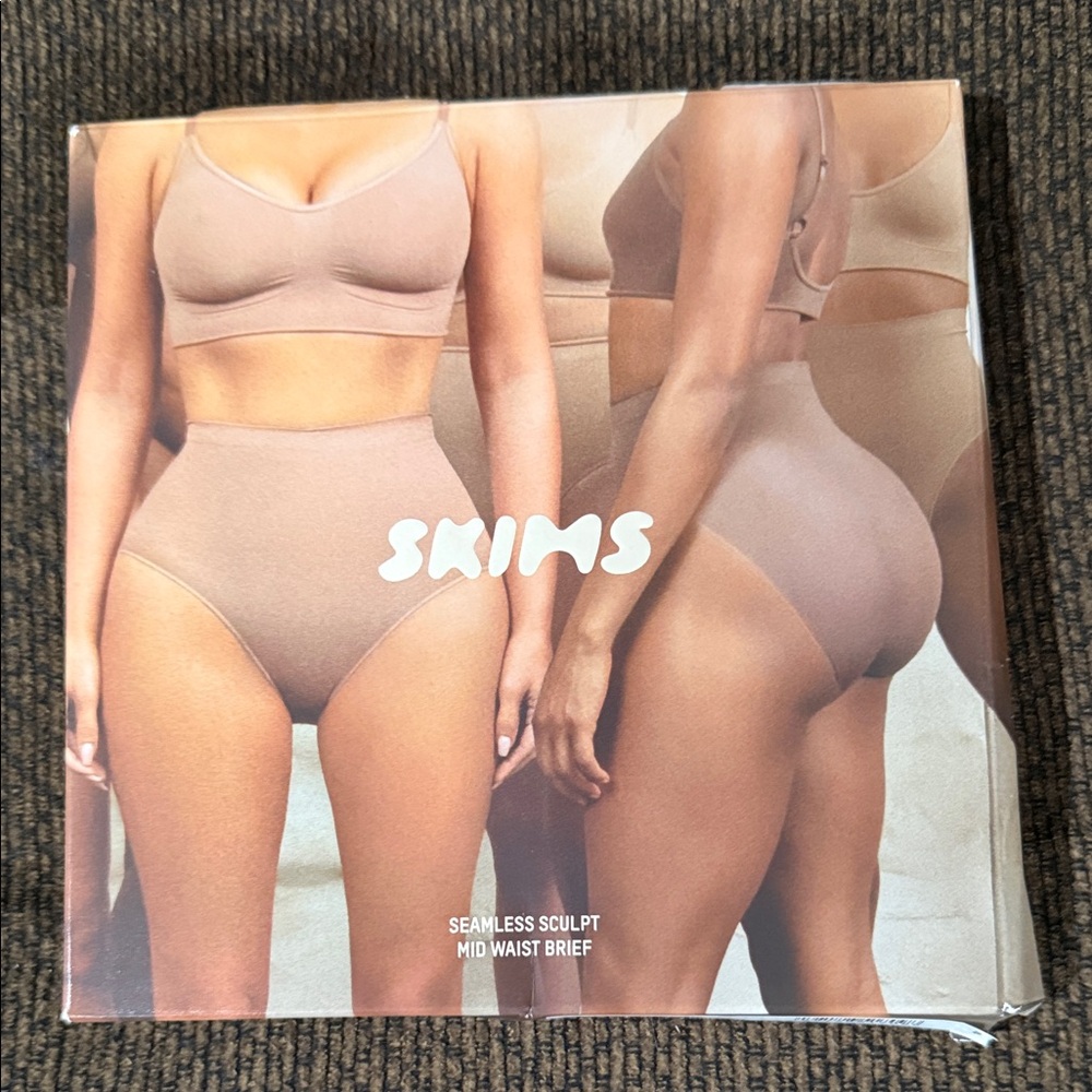 SKIMS Seamless Sculpt Brief in Black size medium brand new with tags!